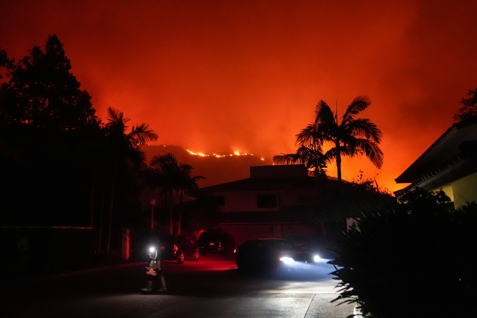 The Franklin Fire closing in Malibu, California. (Image Credit: Jae C. Hong / AP)