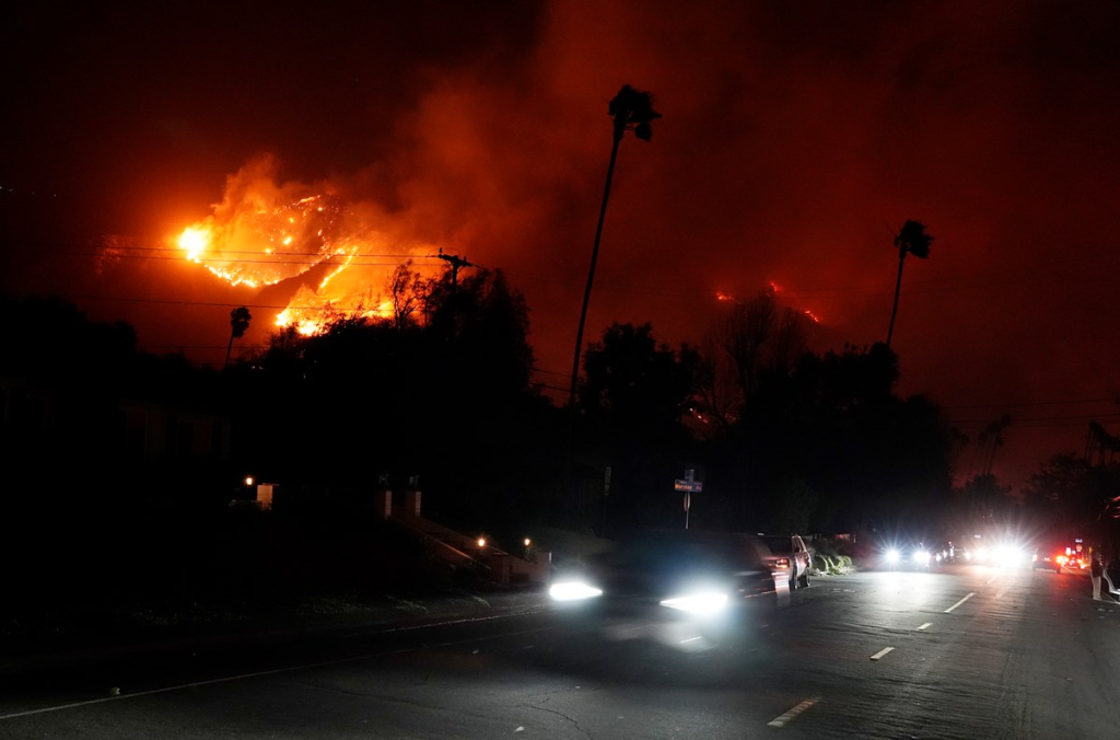 Hollywood Hills Fire: New Sunset Blaze Sparks Evacuations Order With Ongoing Pacific Palisades and Eaton Canyon Fires in Southern California. (Image Credit: Chris Pizzello / AP)