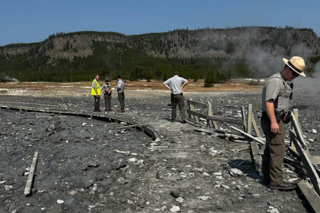 Hydrothermal Explosion in Yellowstone's Biscuit Basin 4
