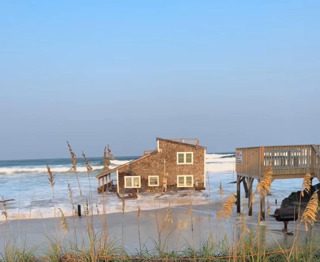 Another Outer Banks House Collapses Into the Ocean 4