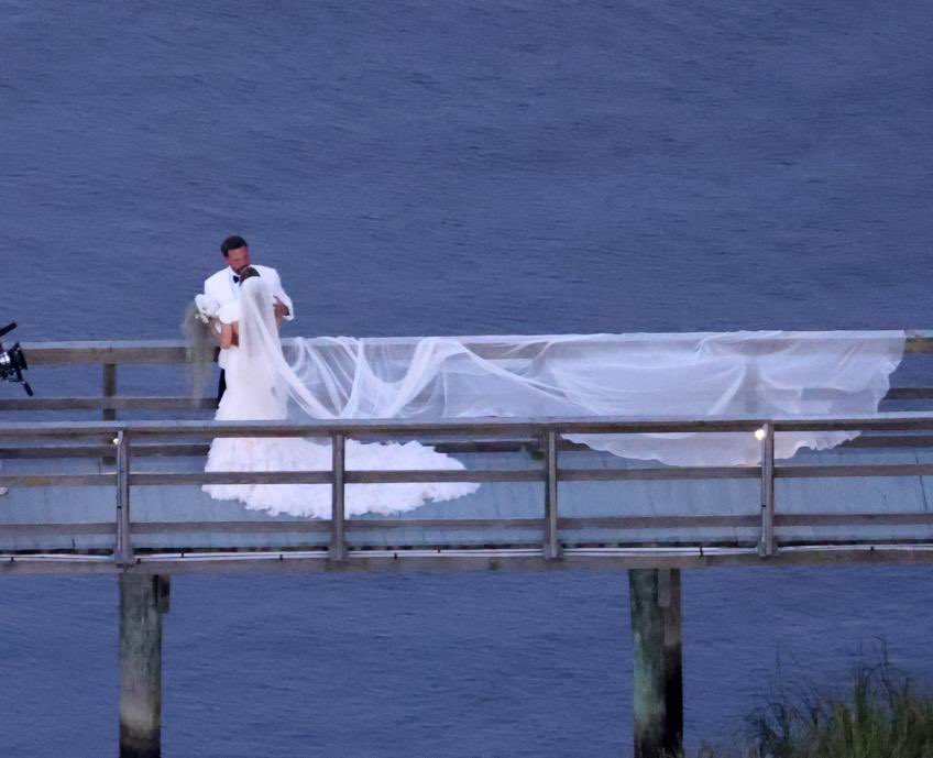 Jennifer Lopez and Ben Affleck Divorce: A Love Story's End 5 Jennifer Lopez and Ben Affleck's second wedding was held at an estate that Affleck owns in the coastal town of Riceboro, Georgia.