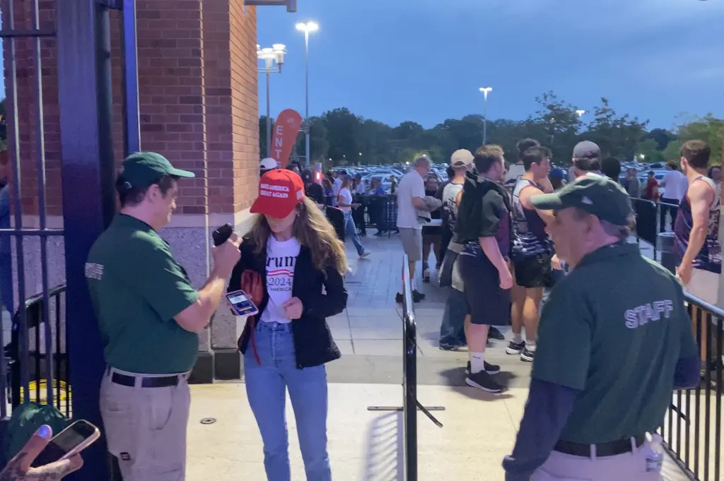 New York Woman Sues Mets for $2 Million After Being Barred From Wearing MAGA Hat at Citi Field 3 The Citi Field security guard let the undercover reporter skip the bag check to enter the ballpark due to MAGA hat. (Image Source: The New York Post)