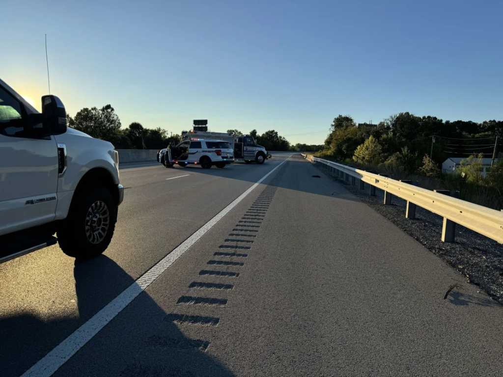 Shooting in Kentucky: Manhunt Underway After Multiple Injured on I-75 1 Local authorities blocking traffic on Interstate 75 (I-75) after mass shooting in London, Kentucky on Saturday. (Image Credit: Matt Downing)