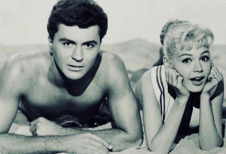 James Darren, Beloved 'Gidget' Star and Singer, Dies at 88 3 James Darren and Sandra Dee in Gidget (1959).