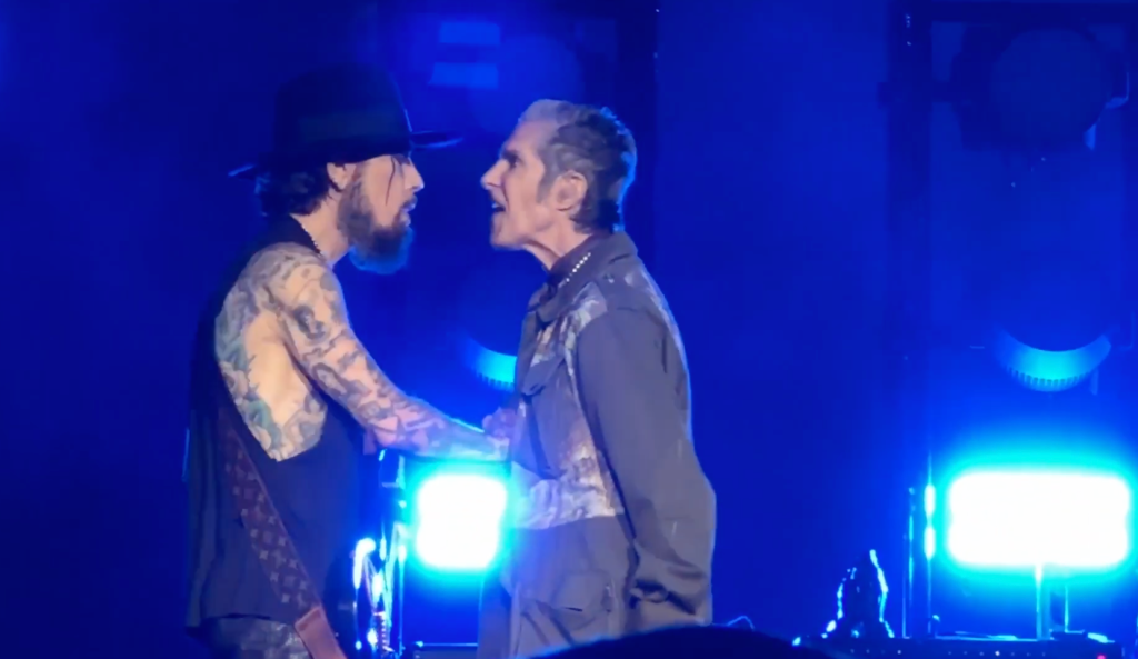 Jane's Addiction Reunion Concert Ends In Chaos As Perry Farrell And Dave Navarro Clash 1 Jane's Addiction Reunion Concert Ends In Chaos As Perry Farrell And Dave Navarro Clash (Image Credit: YouTube / Associated Press)