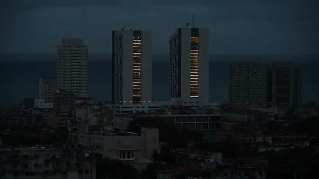 Cuba Power Crisis: Blackouts Continue to Plague the Island 2 A few buildings in Havana still had electricity amidst the Cuba blackout. (Image Source: AFP)