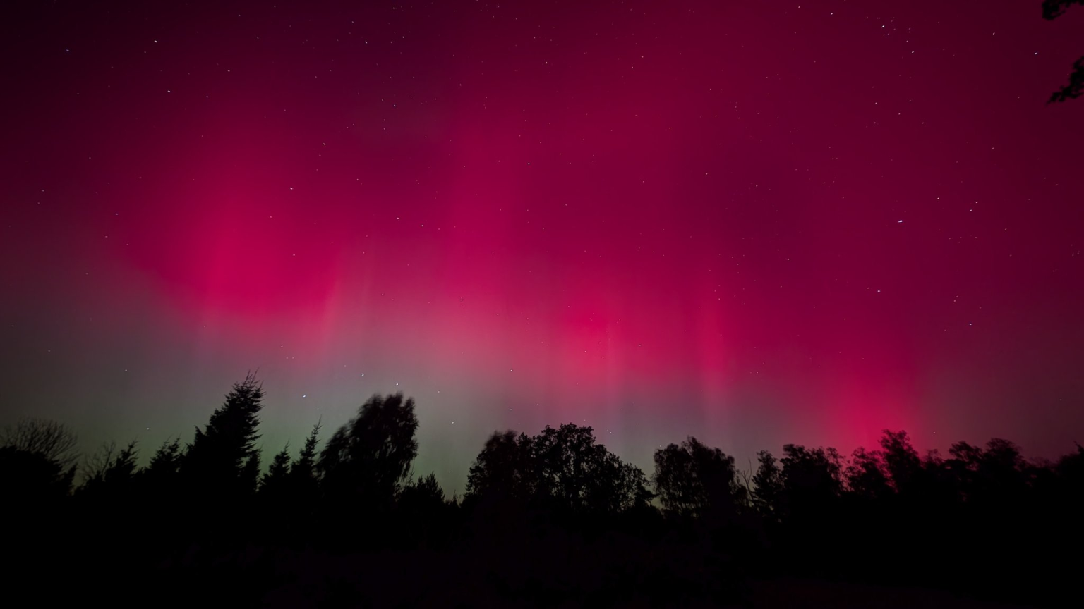 Can you see northern lights tonight ? Yes, the aurora will be most visible in the northern part of the United States.