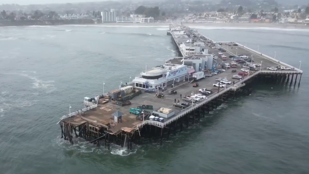 Did The Santa Cruz Wharf Collapsed Under The High Waves? 1