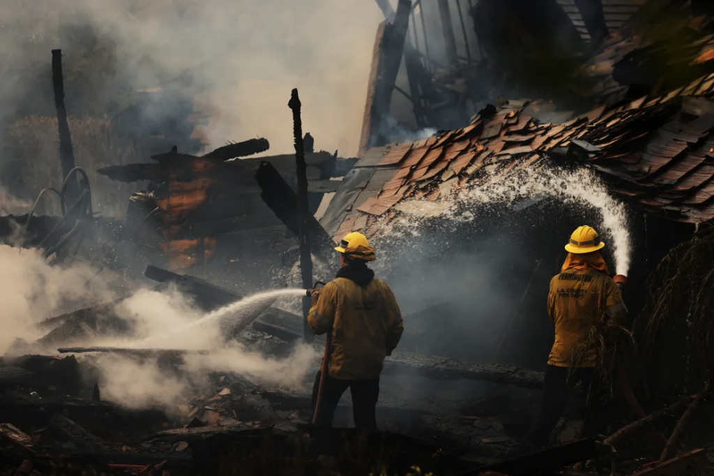 Firefighters are trying to contain the Malibu fire on Tuesday. (Credit: David Swanson / AFP / Getty Images)