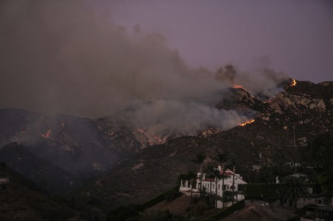 The morning that Franklin Fire burns through Malibu. (Image Credit: Jae C. Hong / AP)