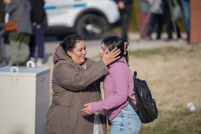 Students and family members are reunited after the shooting in Antioch High School, Nashville, Tennessee, Jan. 22, 2025. (Image Credit: Denny Simmons / The Tennessean)