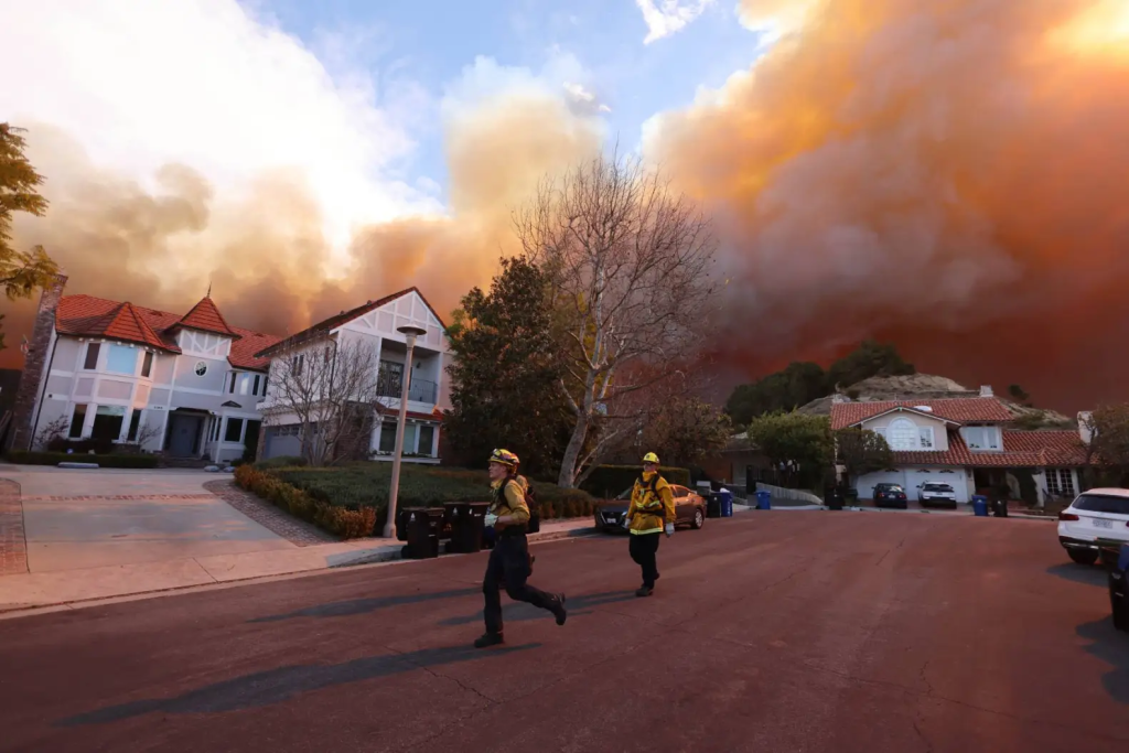 Pacific Palisades Fire Map Updates: What You Need to Know 1 Firefighters in the neighborhood as Pacific Palisades fire burns sweeping through California on Jan. 7, 2025. (Credit: DAVID SWANSON/AFP via Getty Images)