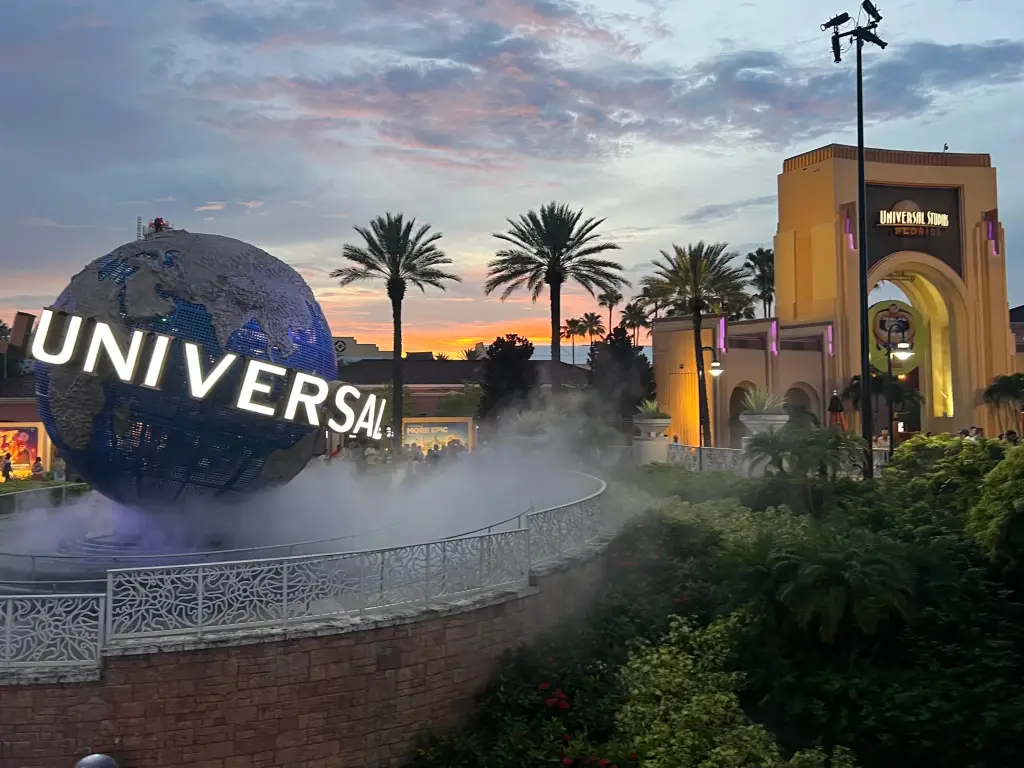 Universal Studios Hollywood is temporarily closing the gates to it's theme park and Universal CityWalk due to “extreme winds and fire conditions” as multiple wildfires rage in Southern California. (Credit: Eve Chen / USA TODAY NETWORK via Imagn Images)
