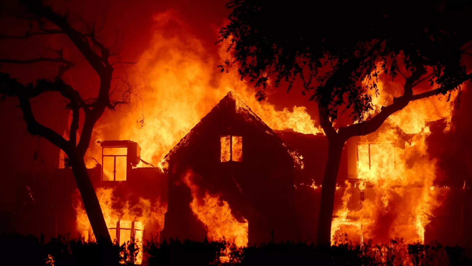 Fire engulfs a home as the Eaton Fire moves through the area on January 08, 2025, in Altadena, California. Encino fire evacution orders are now mandatory in some areas of the region. (Credit: Justin Sullivan / Getty Images)