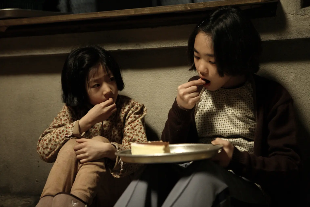 Bloodhounds' Netflix Star Kim Sae-Ron Found Dead at 24 1 Kim Sae-ron (right) in "A Brand New Life" (2009). (Image Credit: Gloria Films / Netflix)