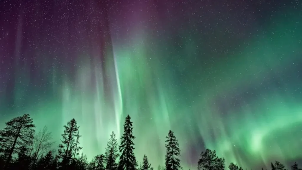 Massive Aurora Borealis Storm in the U.S. Tonight—Here’s When and Where to See It Aurora Borealis Lights Up Skies Across the U.S. Amid Powerful Geomagnetic Storm Tonight. (Image Credit: UnSplash)