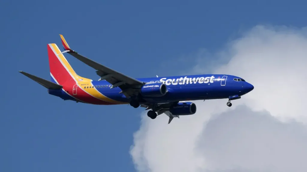 Southwest Flight 1496 Plummets Nearly 500 Feet to Avoid Mid‑Air Collision Near Burbank Two Southwest flight attendants have reportedly been injured as the plane descends nearly 500 feet to avoid colliding with Hawker Hunter.