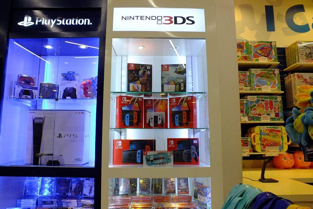 AI Tools Reshape Gaming With PS5 Emulators and Game Mashups 1 PS5 and Nintendo Switch at the Toys "R" Us (2023 07 17)