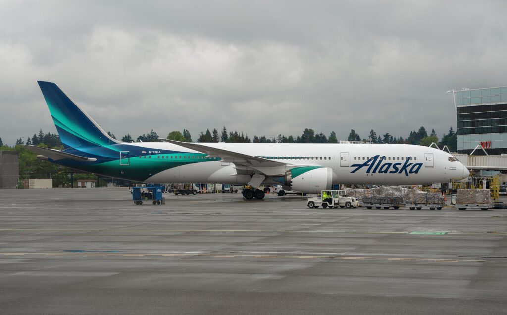 Alaska Airlines Boeing 787-9 Dreamliner on the tarmac