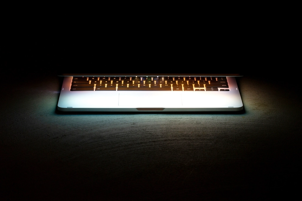 Apple to Unveil New MacBook Pro and iPad Mini at October 28 Event 2 Macbook Pro keyboard