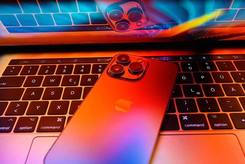 Apple iPhone 13 Pro on MacBook Pro 05