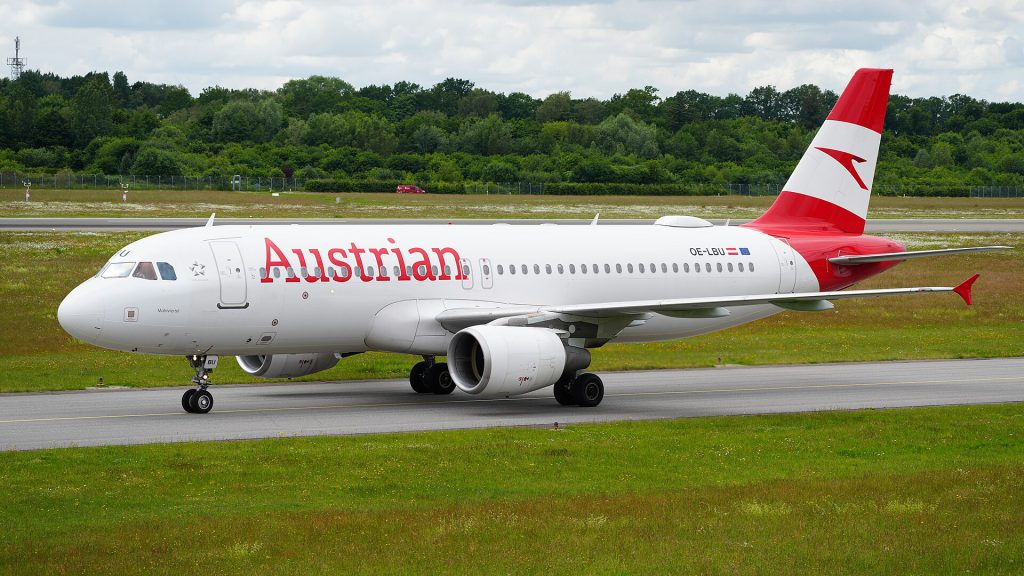 Hamburg Airport Austrian Airlines Airbus A320 214 OE LBU (DSC