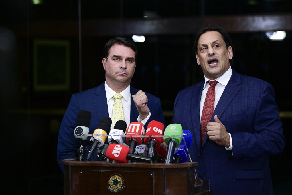 Entrevistas   Senador Flávio Bolsonaro (Republicanos RJ) e advogado Frederick Wassef