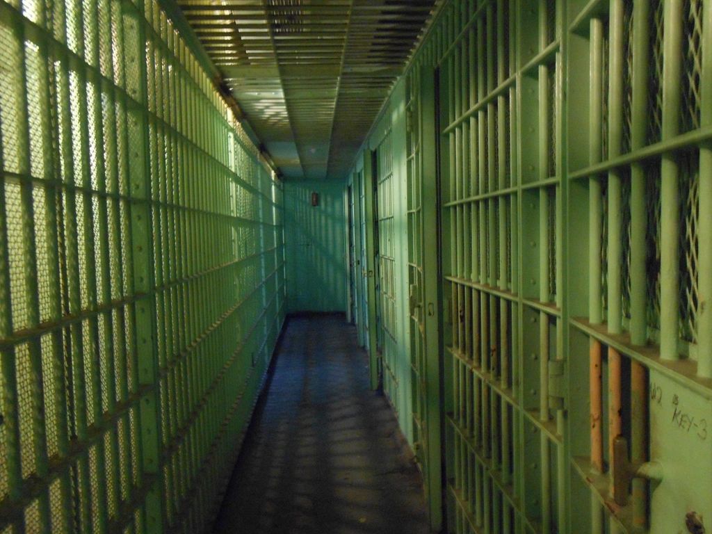 Free green prison walkway image
