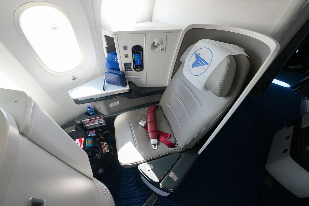 Delta Unveils Delta One Overhaul for 2027 3 MIAT 787 Business Class seat
