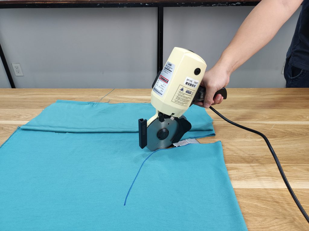 Fabric cutting machine