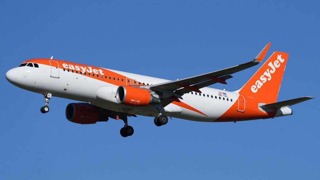 Berlin Brandenburg Airport easyJet Europe Airbus A320 214(WL) OE IVL (DSC
