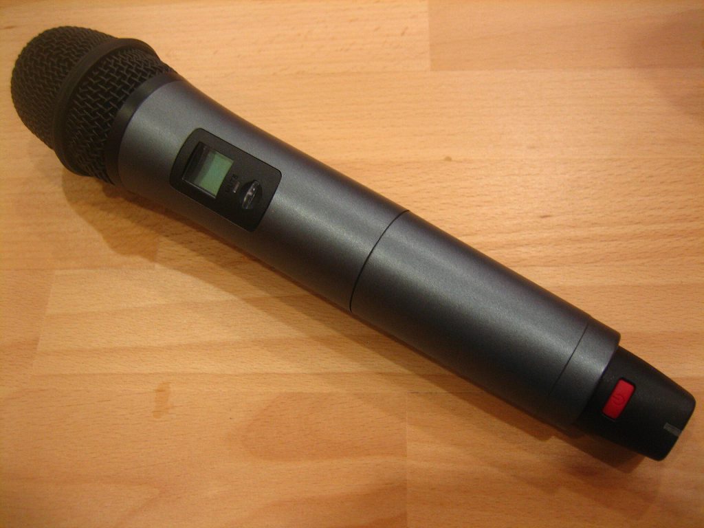 Wireless Microphone   Off