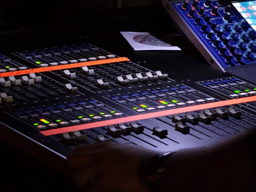Yamaha M7CL digital live sound mixing console   left half angled