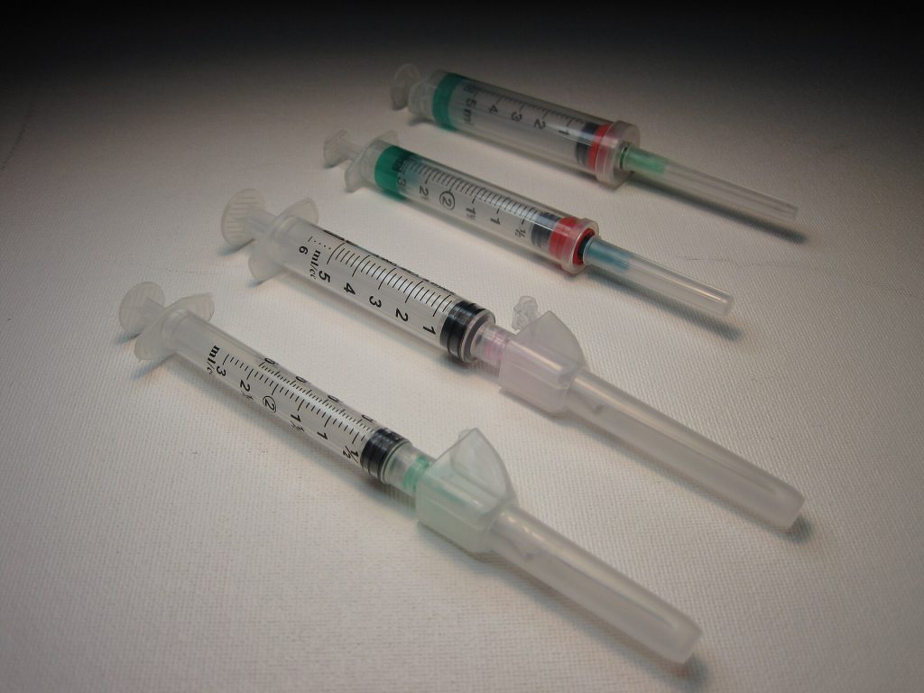 Syringe with needle (2)