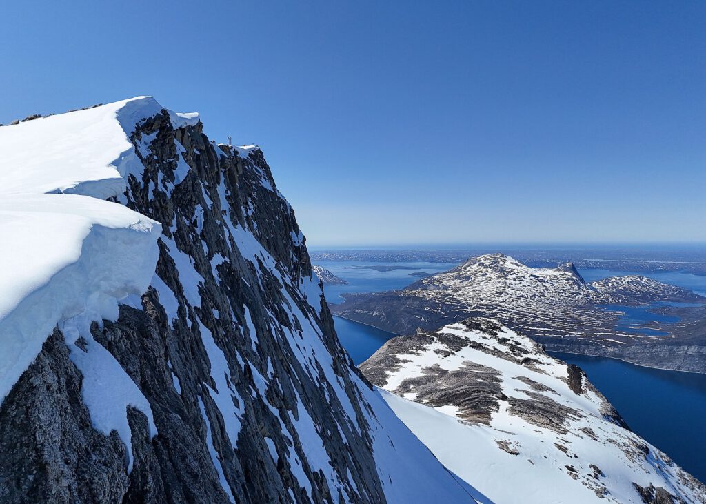 EU Plans Arctic Cable to Bypass US and Link to Asia Conceptual illustration of the Pan-Arctic Cable route connecting Europe, Greenland, and Asia