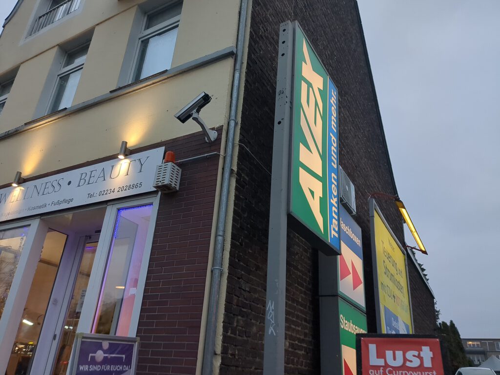 FCC Blocks Gadgets With Foreign Surveillance Chips 3 Surveillance camera in Königsdorf