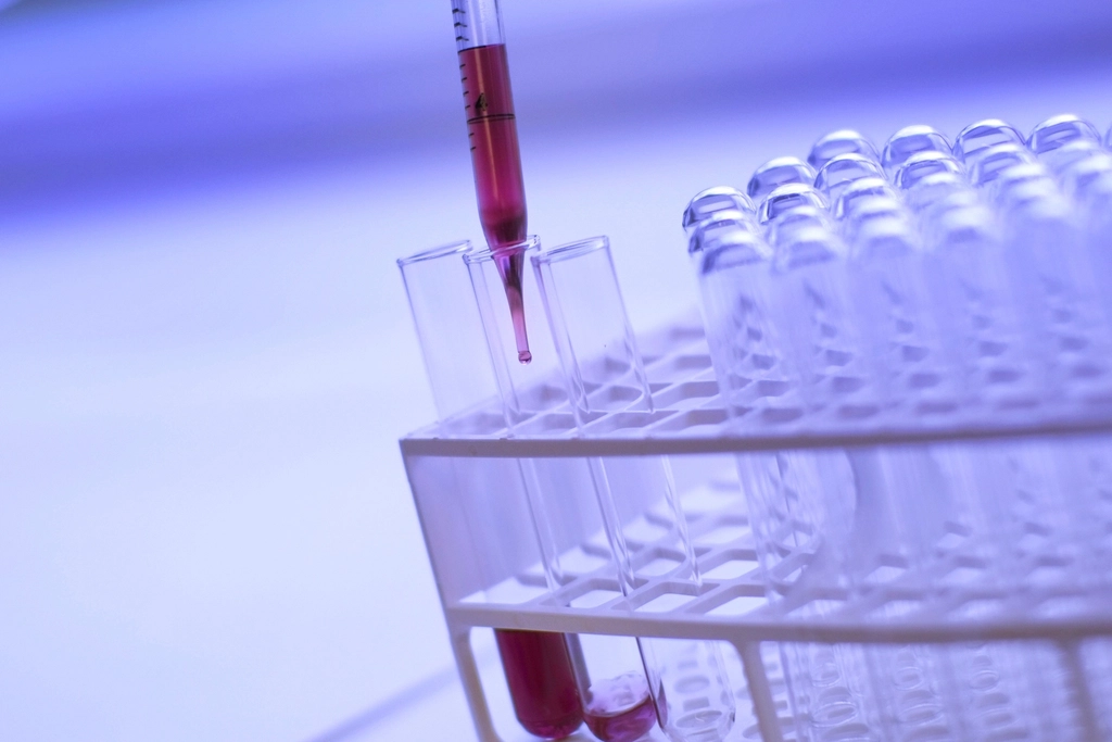 Is 'Ferritin Face' Real? Doctors Weigh In on Social Media Trend 1 Free scientist running blood test