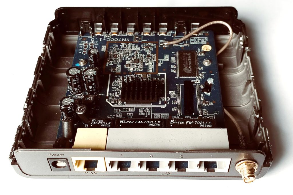 Florida Sues TP-Link Over Router Safety and China Ties 2 Wireless router, internal components (LevelOne WBR