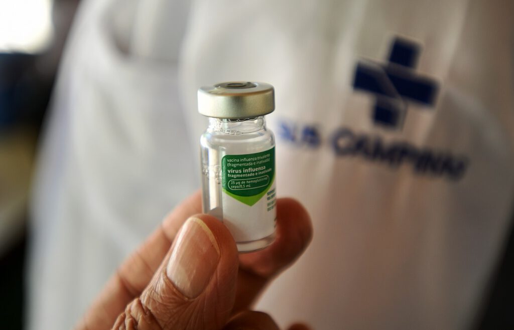 What Adults Over 50 Need to Know About Flu Shots 1 Flu vaccine vial (2021) A