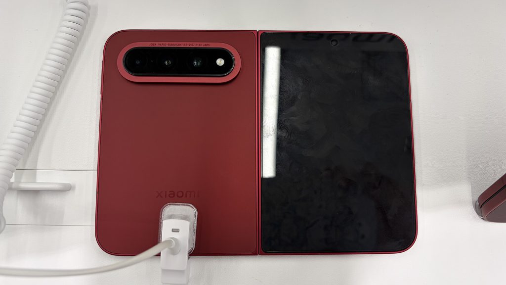 Xiaomi 18 Fold rear
