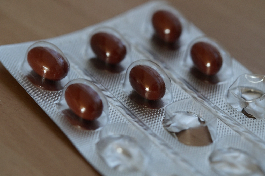 HRT Shortages: Women Urged to Consult GPs Amid Supply Disruptions 2 Pills & drugs, healthcare photo