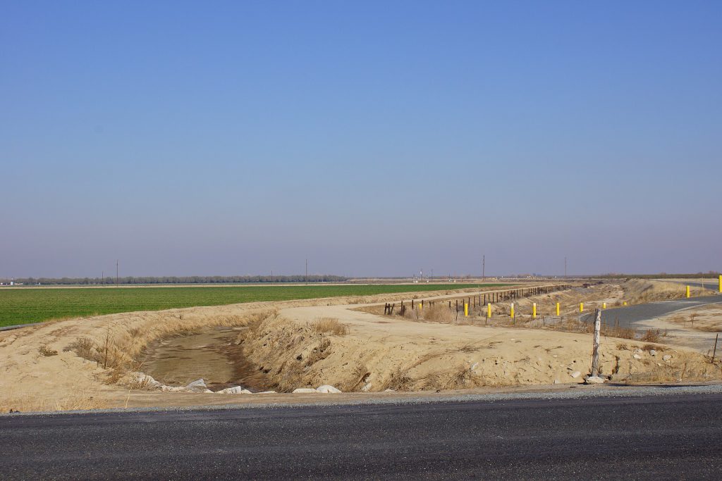 2013, Drainage Ditch, Friant Kern Canal, Central Valley Project Irrigation System   panoramio