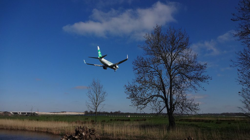 Overschiese Plassen   Overschie   Overschie   Rotterdam   airplane flying overhead   3