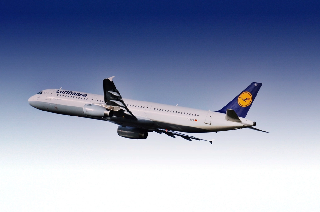 Lufthansa airlines aircraft, Munich, 3/01/