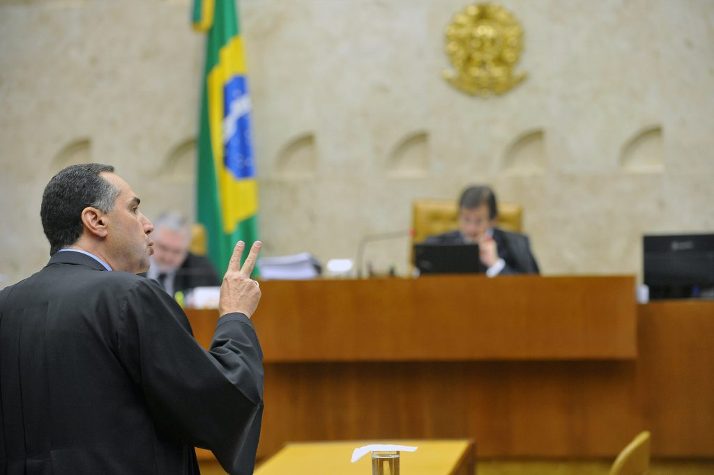 Luís Roberto Barroso no STF sobre aborto de anencéfalos