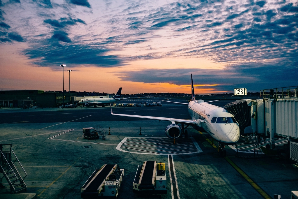 plane jet bridge airport tarmac