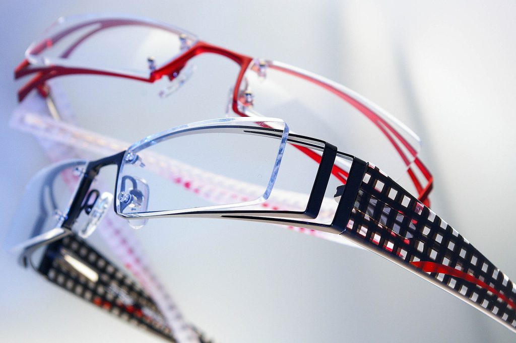 Dès 2005, le succès de la monture JF2180 contribua fortement à la notoriété de J.F.Rey Eyewear Design.