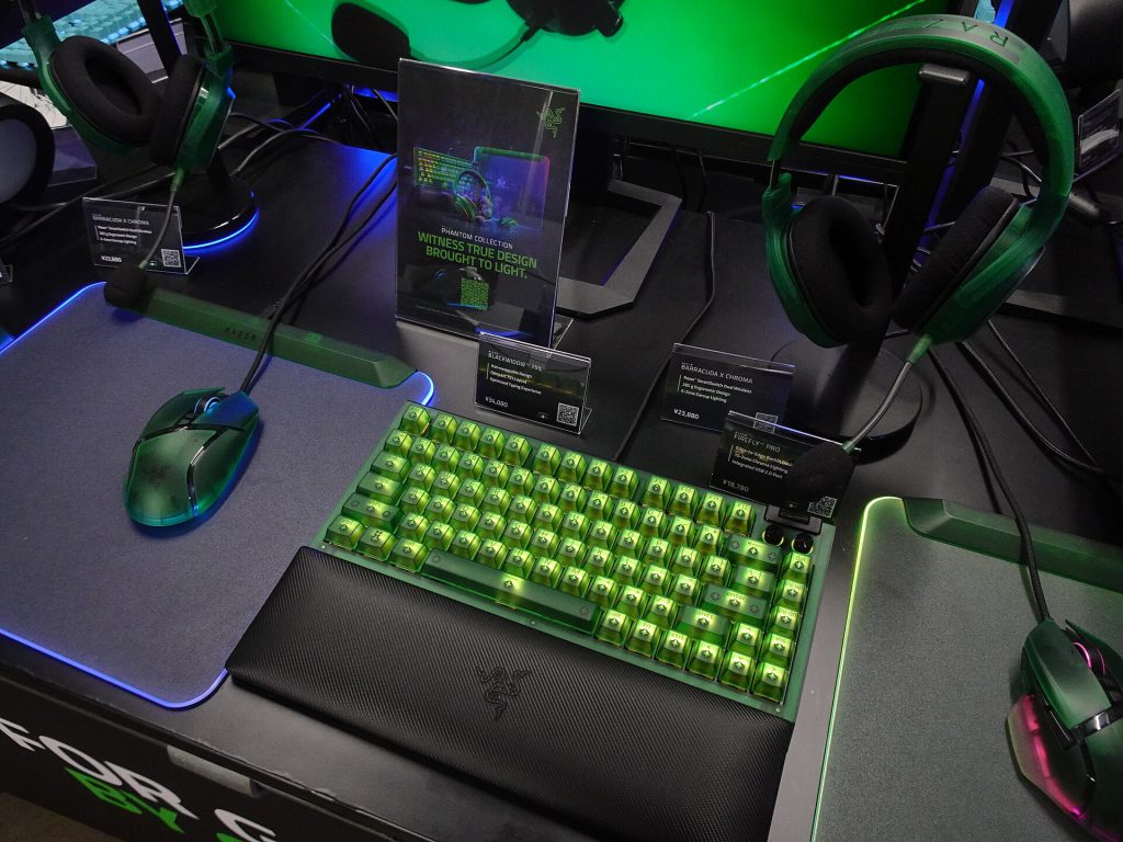 Razer Basilisk V4 Pro gaming mouse with Perfect 180 feature highlighted
