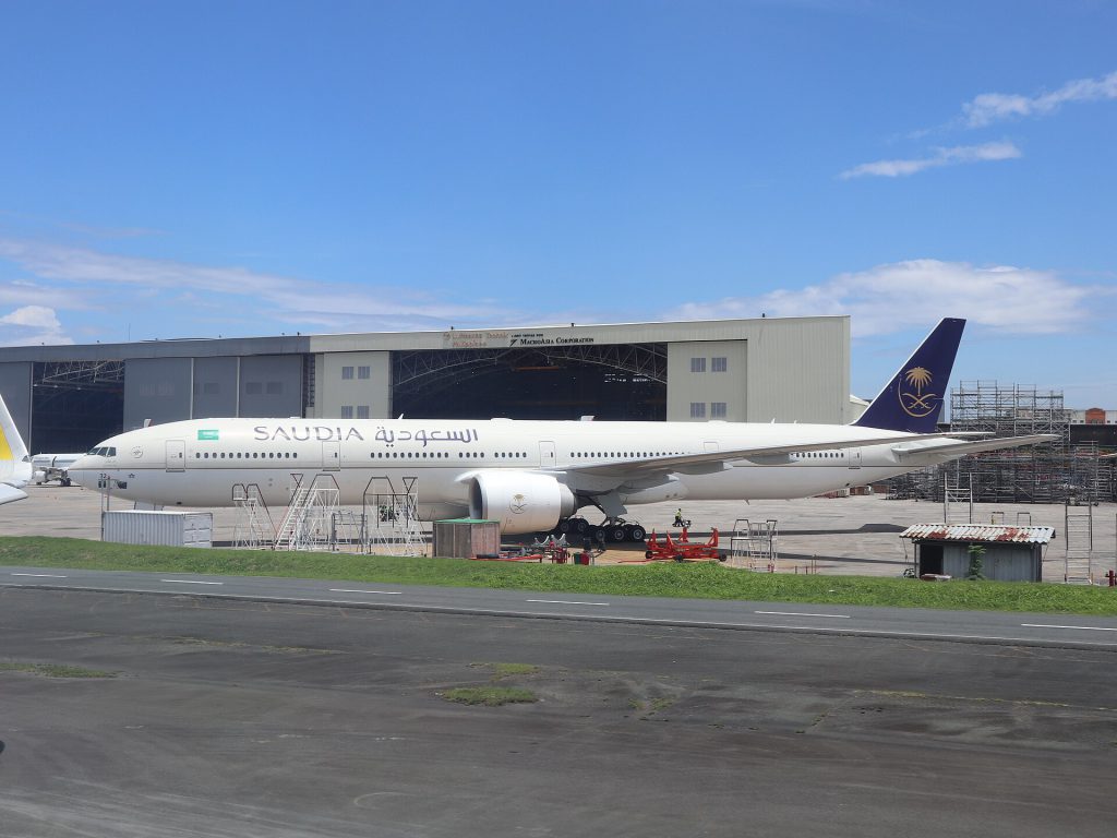 Saudia plane at NAIA runway (Pasay; 08 11
