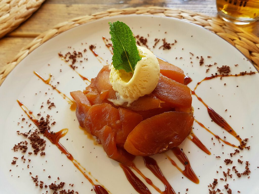 Roast Apples with Toffee Sauce and Soured Cream Recipe Roast apples with toffee sauce and soured cream in a bowl